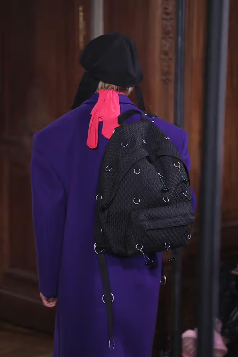 라프 시몬스 X 이스트 팩 패디드 루프 링 백팩 | 후루츠패밀리