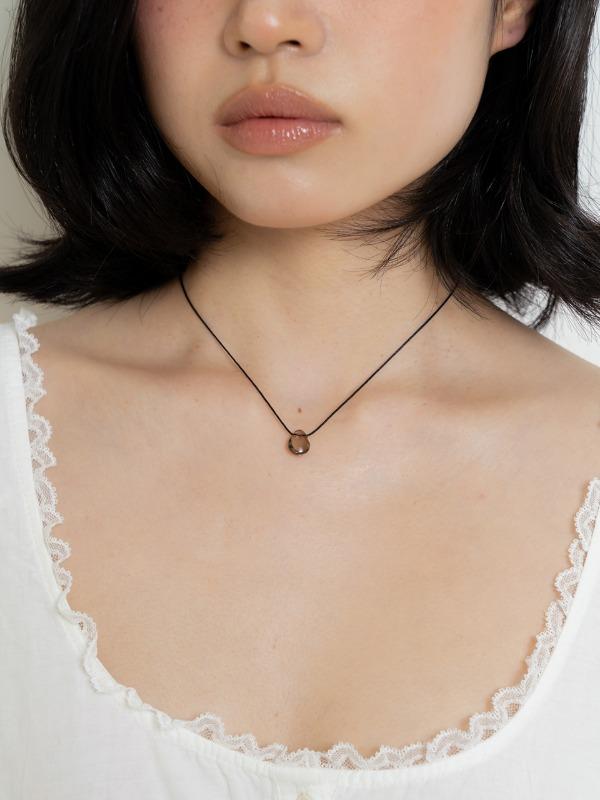smoky drop string necklace