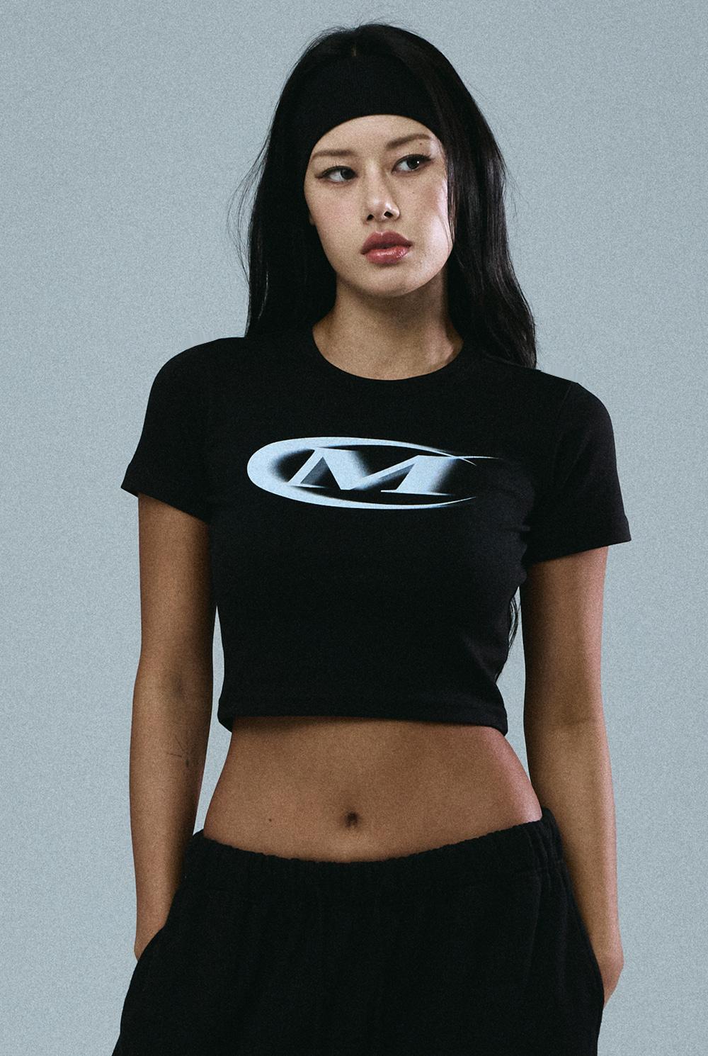 모션 빅 로고 크롭 티셔츠 (BLACK/WHITE)