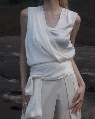 [ADELIO, SLOW JOURNEY] glow shirring wrap blouse, cream