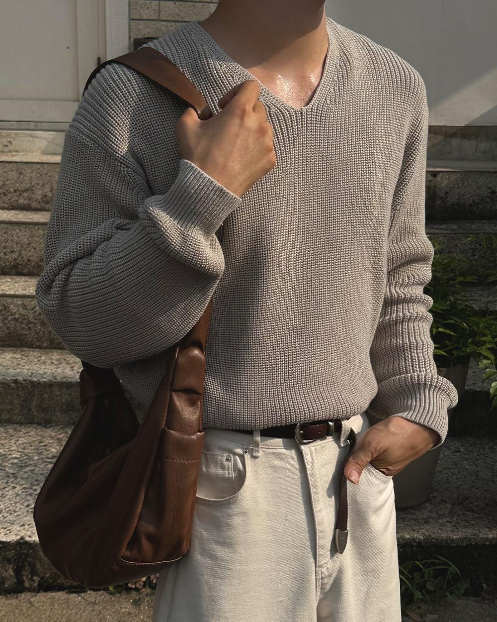 홀릭 브이넥 솔리드 니트