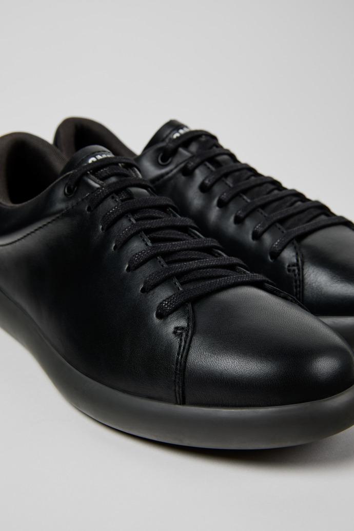 남성용 블랙 컬러 가죽 소재 스니커즈