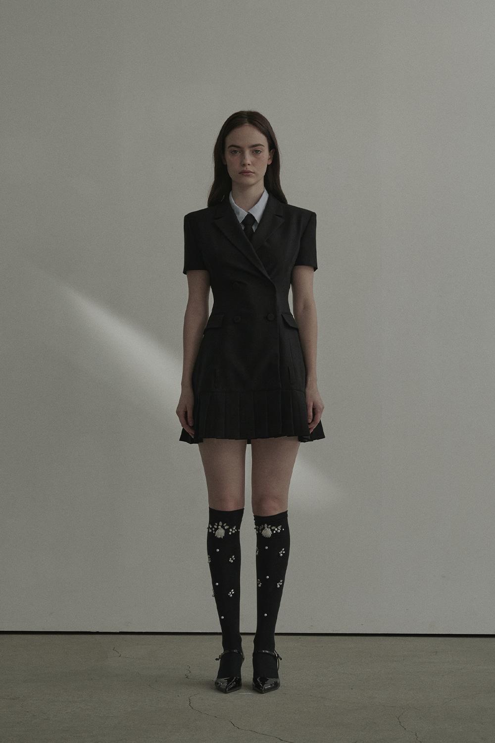 [3월 14일 예약발송][채수빈 착용] Jenn Pleated half-sleeve suit jacket dress - Black