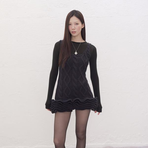 ARTIST CABLE FRILL KNIT DRESS  (NAVY)