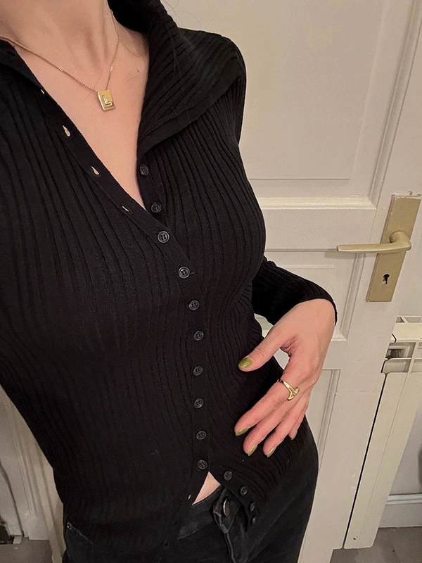 Half-neck button knit top