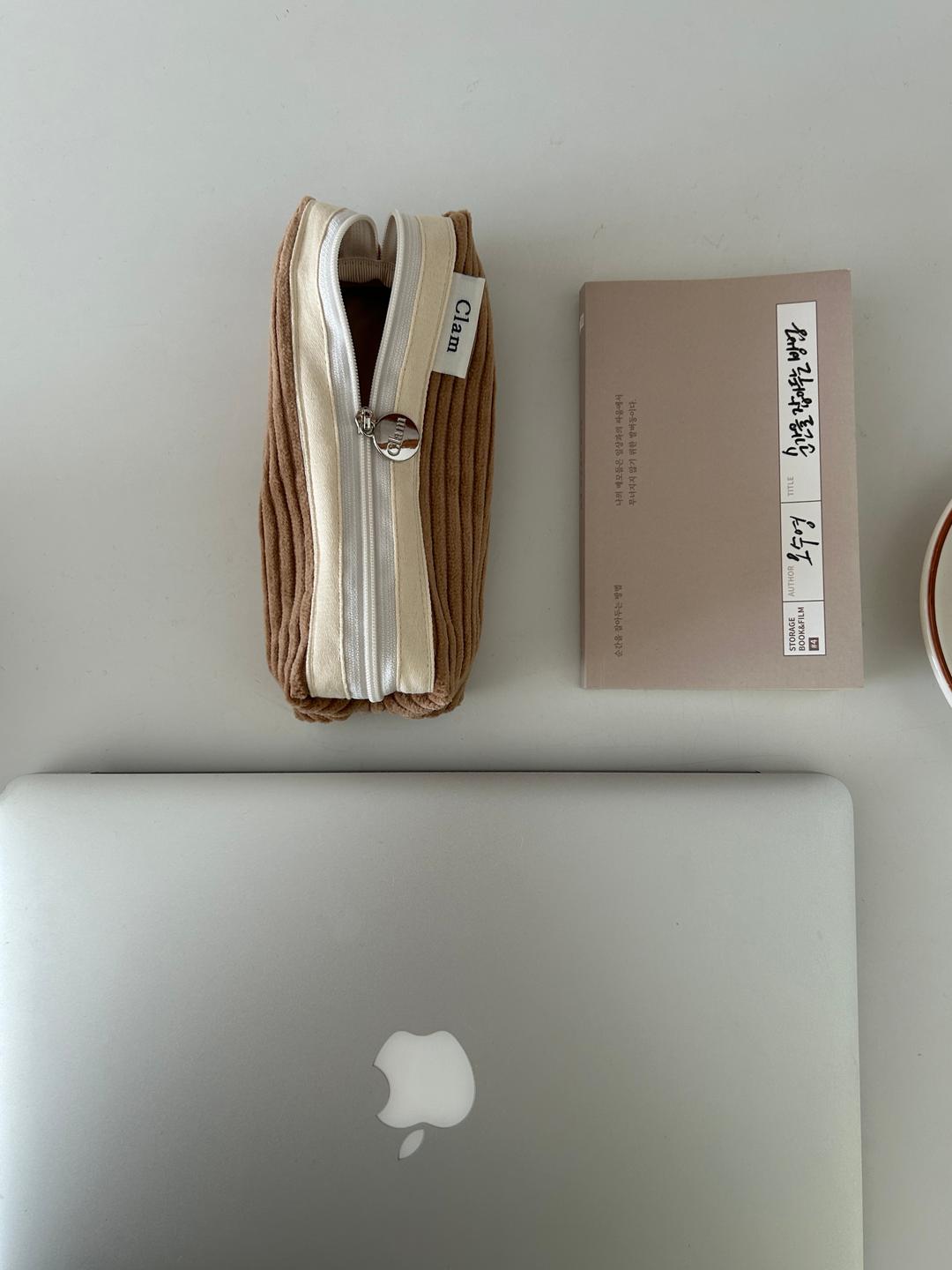 Clam round pencilcase _ Corduroy peanut