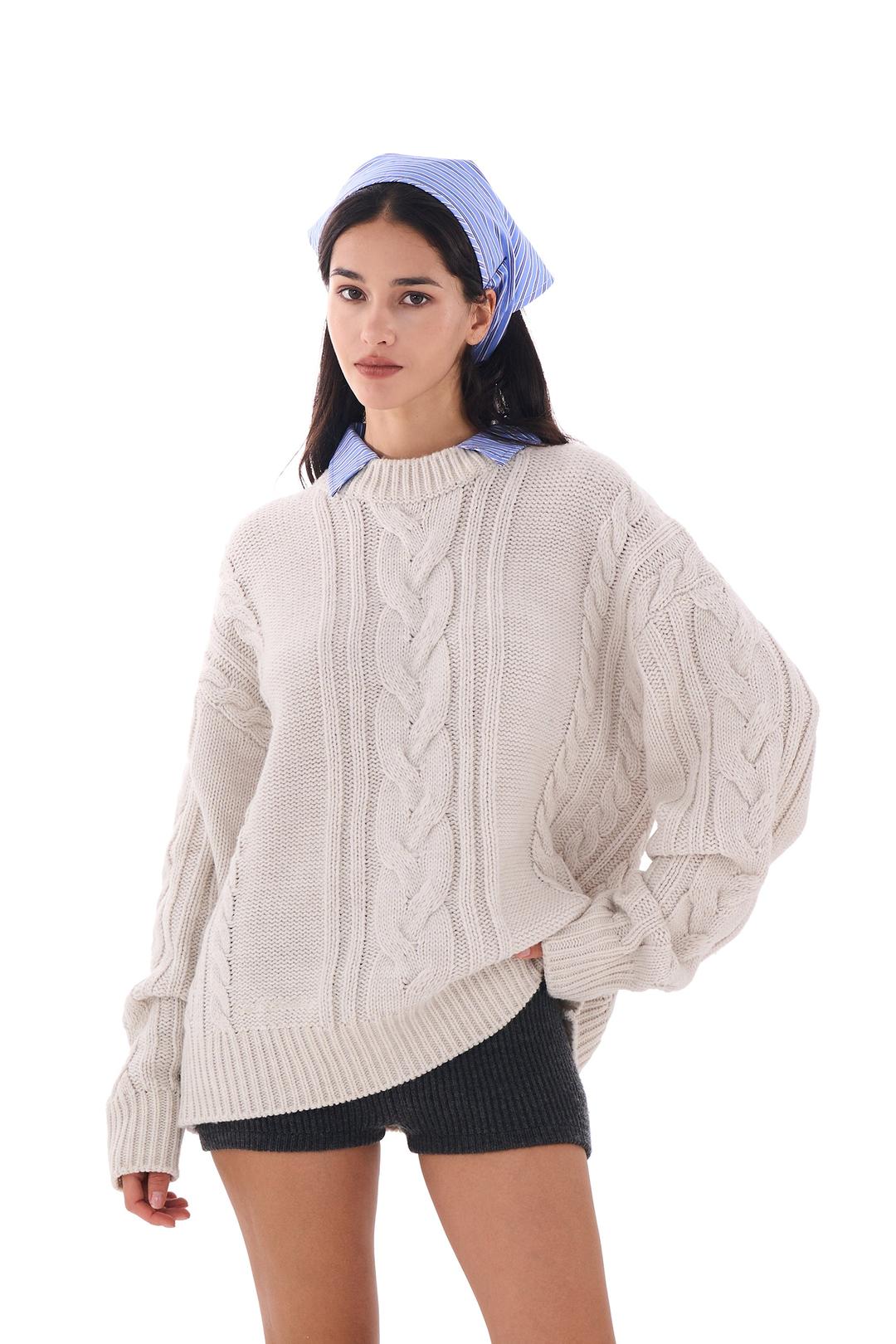 FLUFFY OVERSIZED CABLE-KNIT JUMPER WITH SHIRT COLLAR - White / S