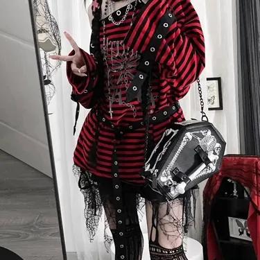 (BEST🚚)레드 스트라이프 나비 체인 펀칭 긴팔T