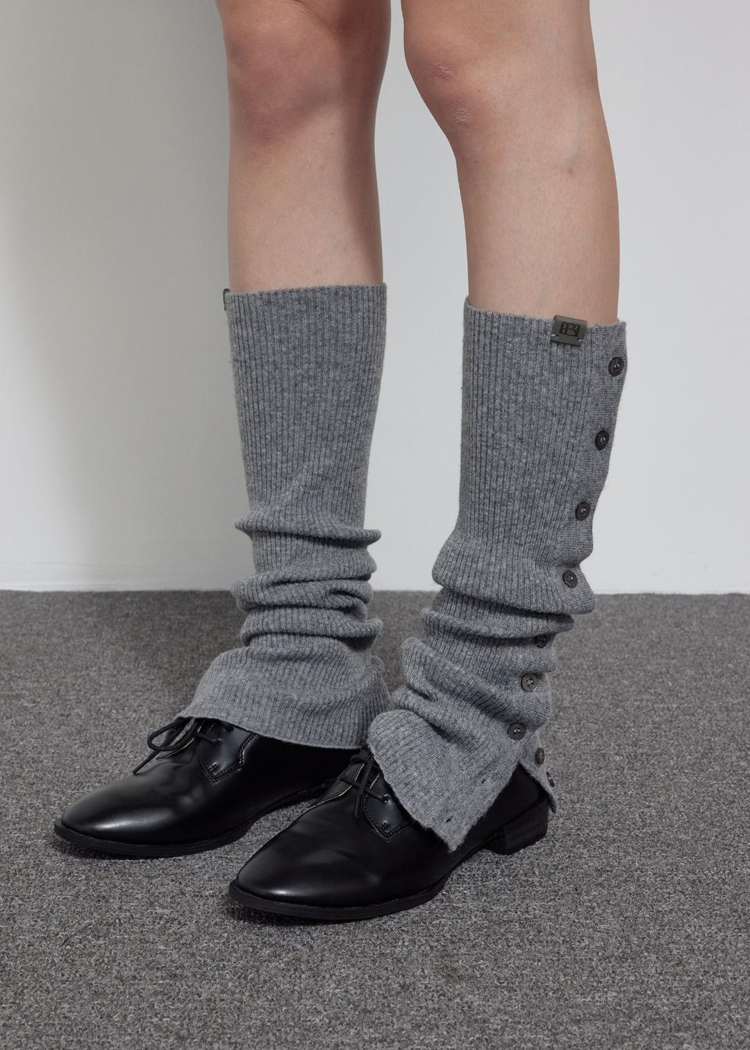 BUTTONED LEG WARMERS, GRAY