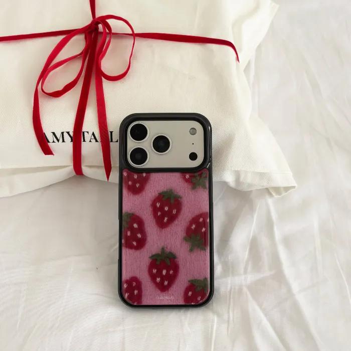 [+맥세이프] 니트 딸기 [블랙 에폭시 범퍼 케이스] 아이폰 17 갤럭시 제트플립