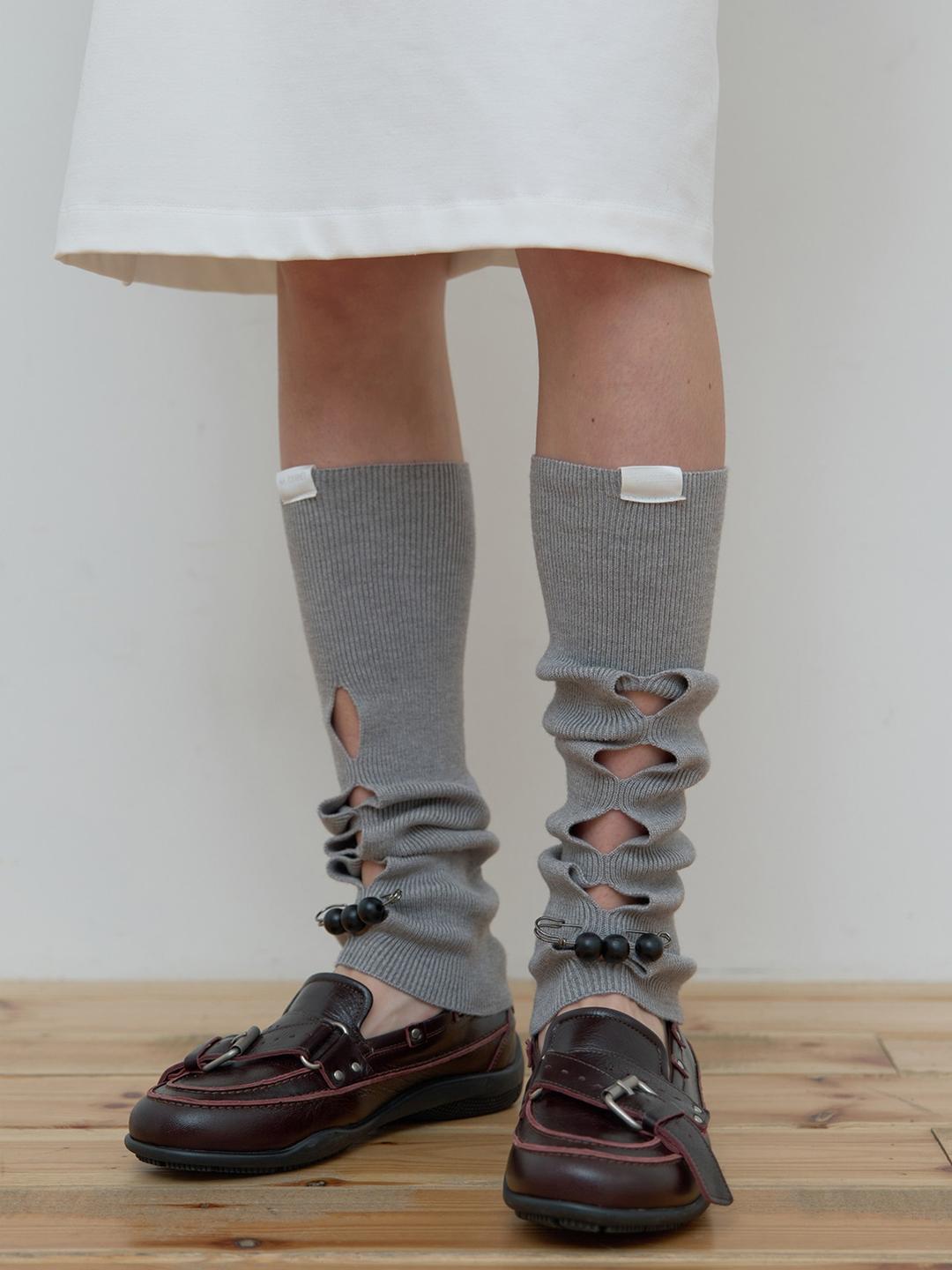 [09.15 순차출고] HOLE DETAIL HAND WARMER_GREY