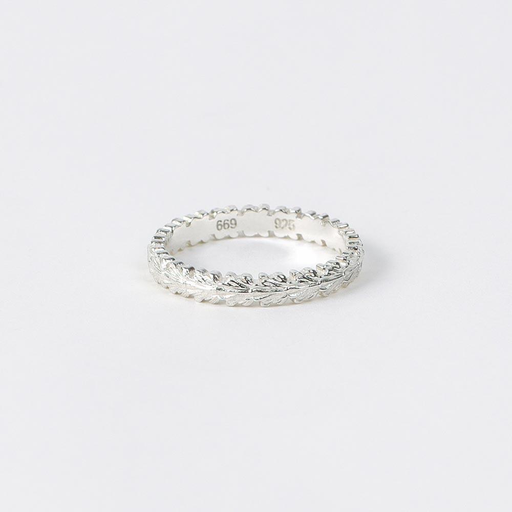 Acanthus Wreath W Ring