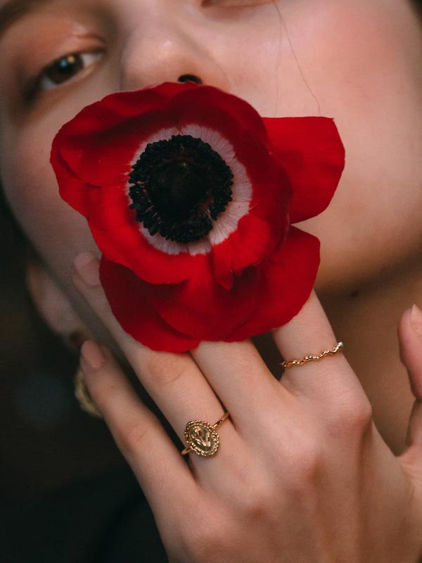 tulip lace frame ring