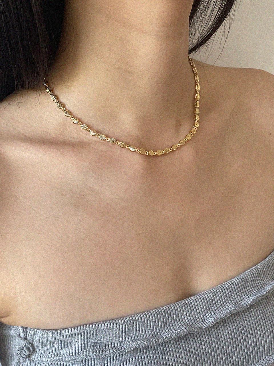 GOLD MINI LEAF NECKLACE