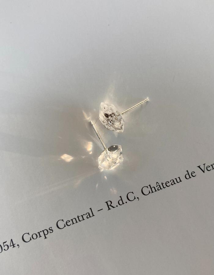 suzuran) organic earring_herkima diamond