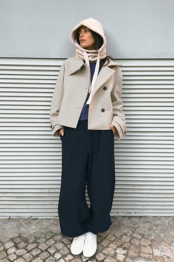 SHORT COAT WITH HIGH COLLAR