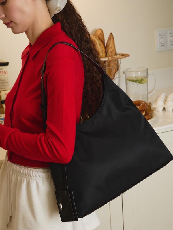 플럼 나일론 호보백 Flume Nylon Hobo Bag_Black