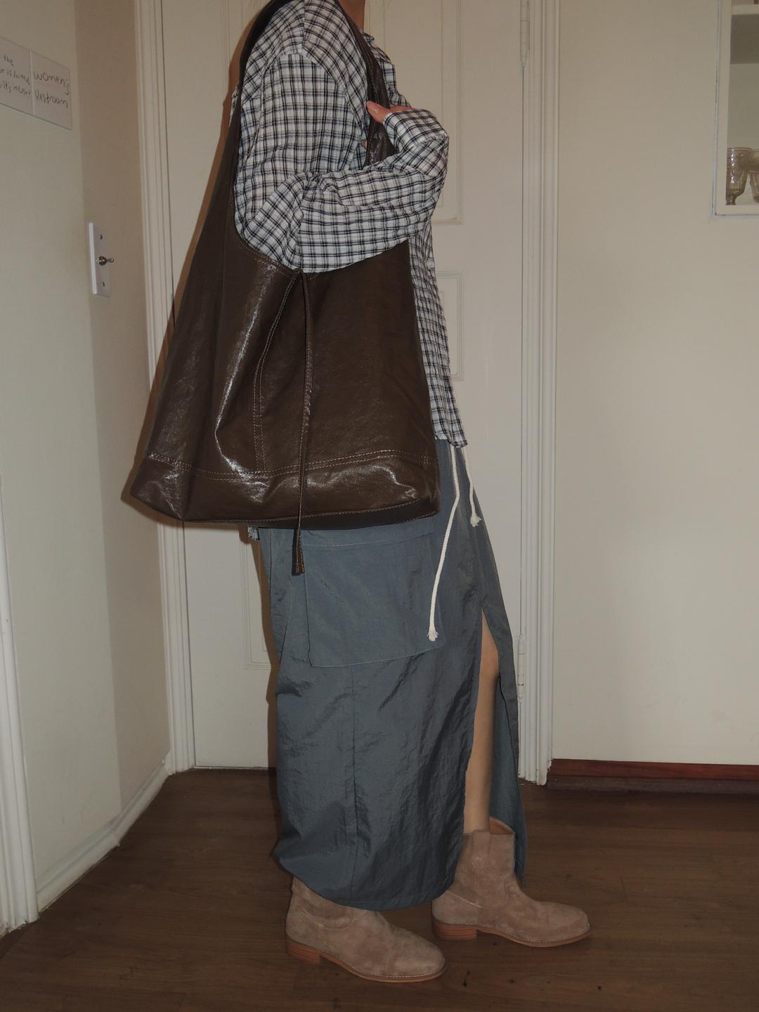 틸다 소프트 빅 숄더백 카키브라운