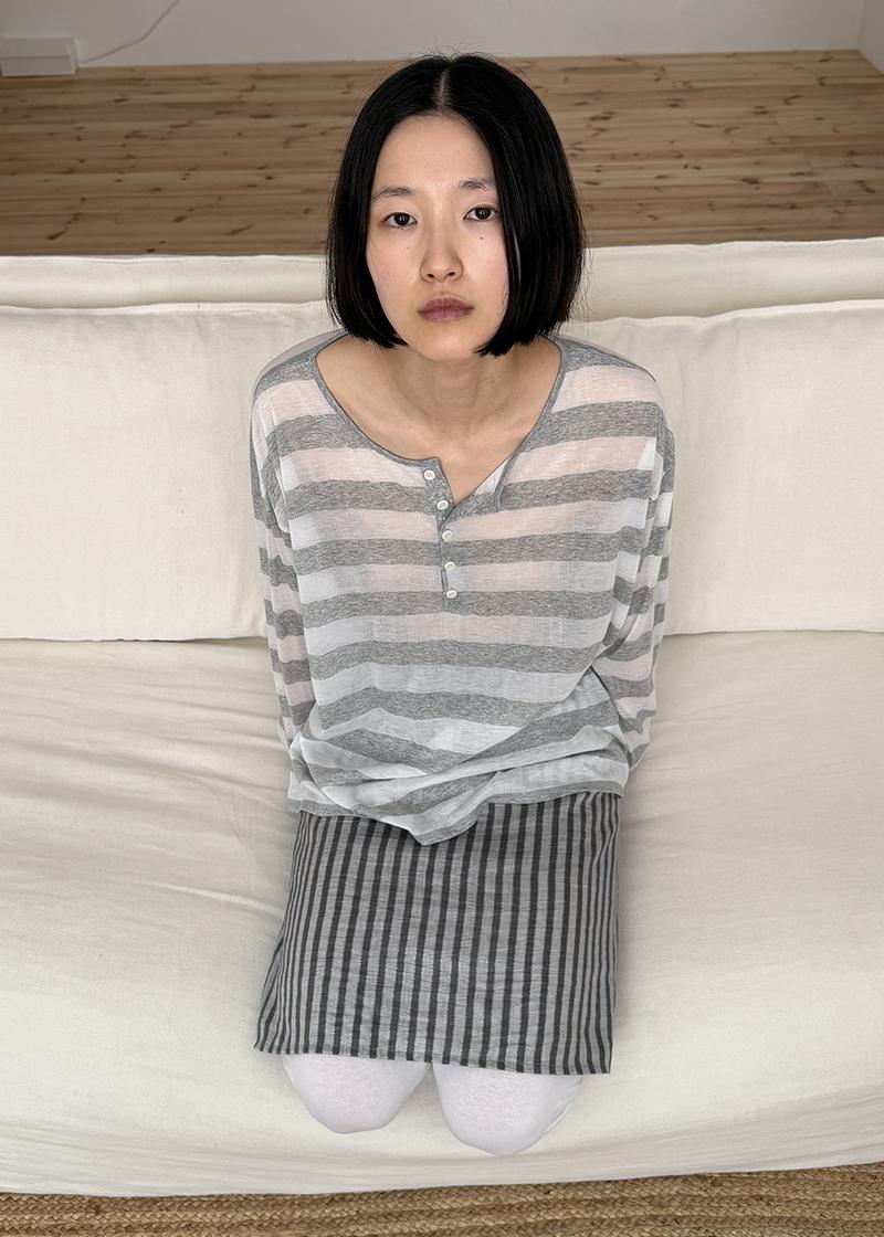 SUMMER STRIPE HENLEY TEE IN GREY