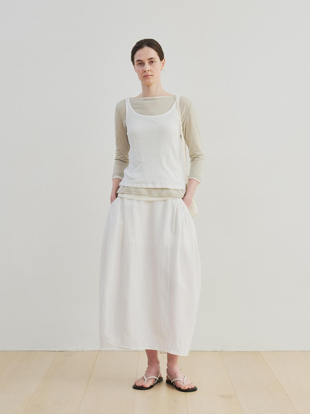 sleeveless t-shirt (white)