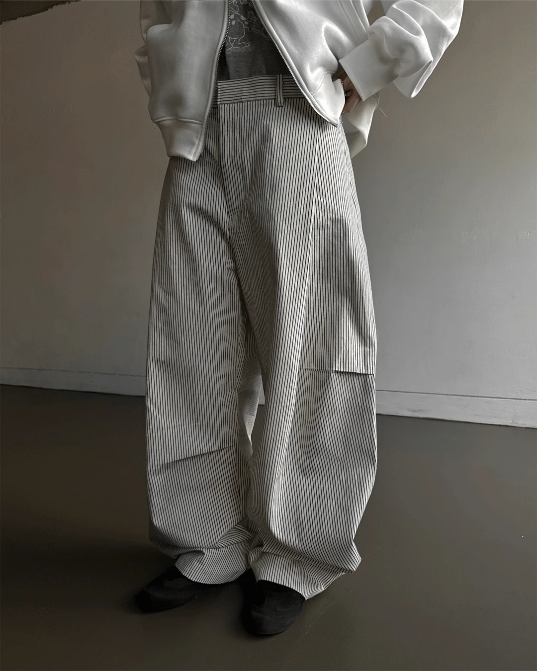 [New] 커브드 스트라이프 팬츠 (남녀공용)