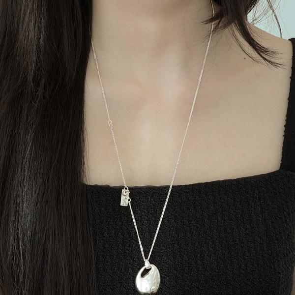 CURVE HOLE NECKLACE