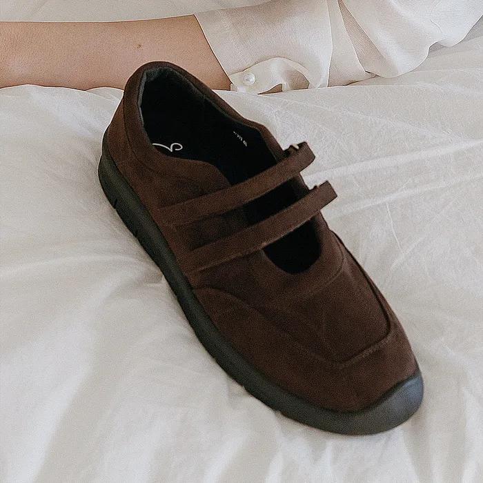 [25FW] 스웨이드 투스트랩 메리제인 플랫 EBAL157511