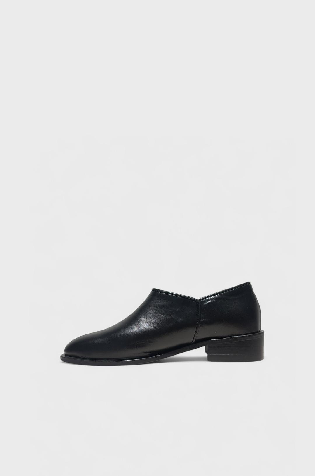 Almond Toe Loafer - Wrinkle Black