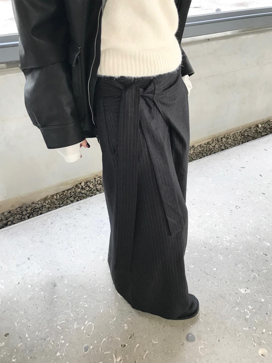 포타 웜 핀느 랩 맥시 스커트_2 컬러ㅣ울라이크 스트라이프 크로스 랩 스트랩 허리조절 스트레이트 긴 롱 기장 치마 슬릿 간절기 하객룩 연말룩