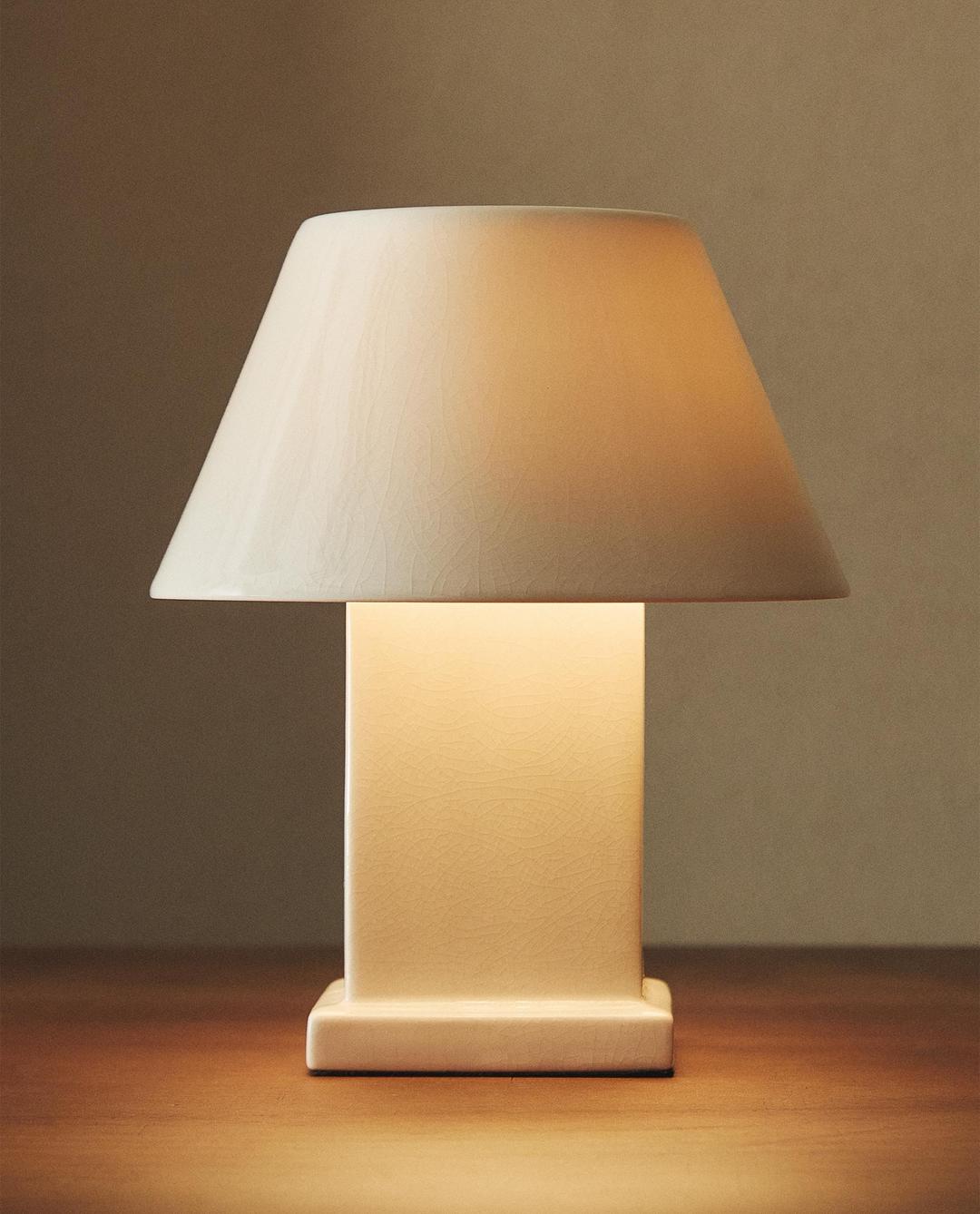 SMALL CERAMIC TABLE LAMP