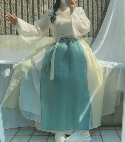 파스텔 연노랑 + 쑥색 조합