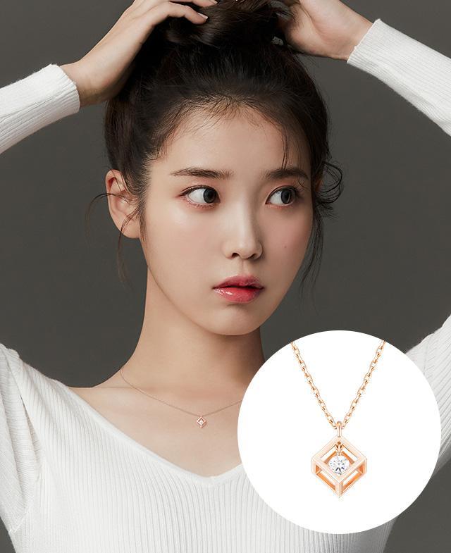 [아이유 PICK] J CUBE 목걸이 (JJLJNQ0BF515SR420)