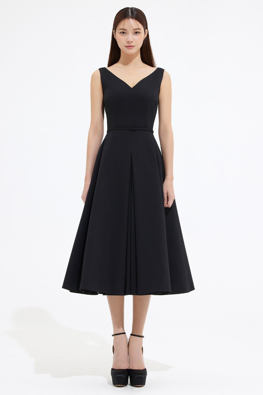 V NECKLINE SLEEVELESS FLARE DRESS