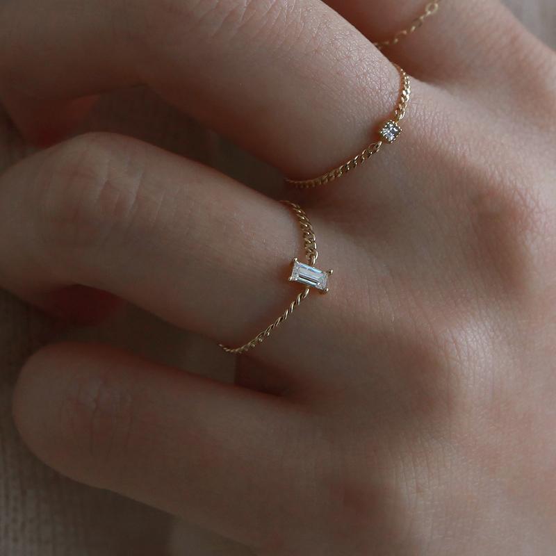 14k gold oblong Q chain ring