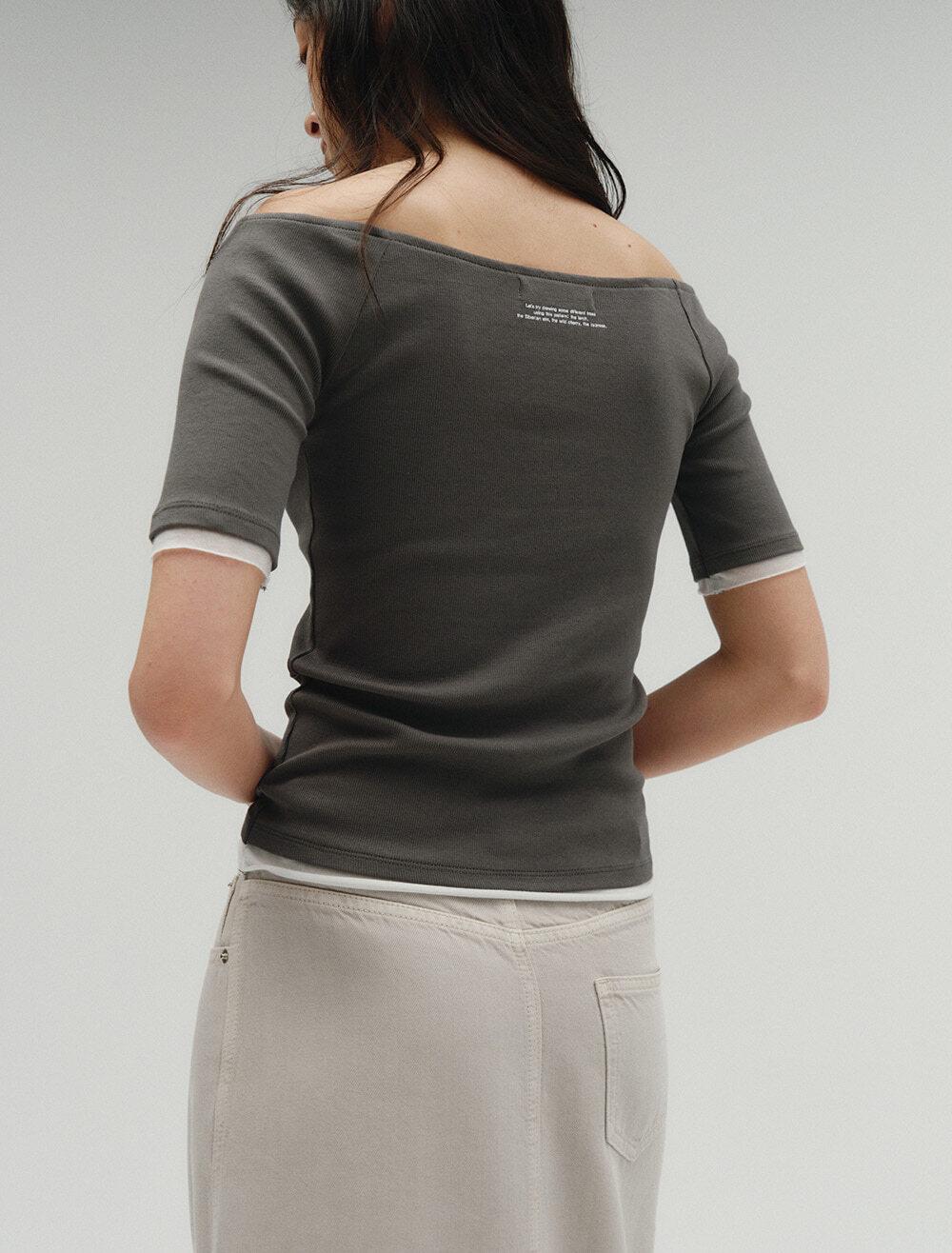 OFF-SHOULDER RIBBED LAYERED T-SHIRT [DARK GREY]