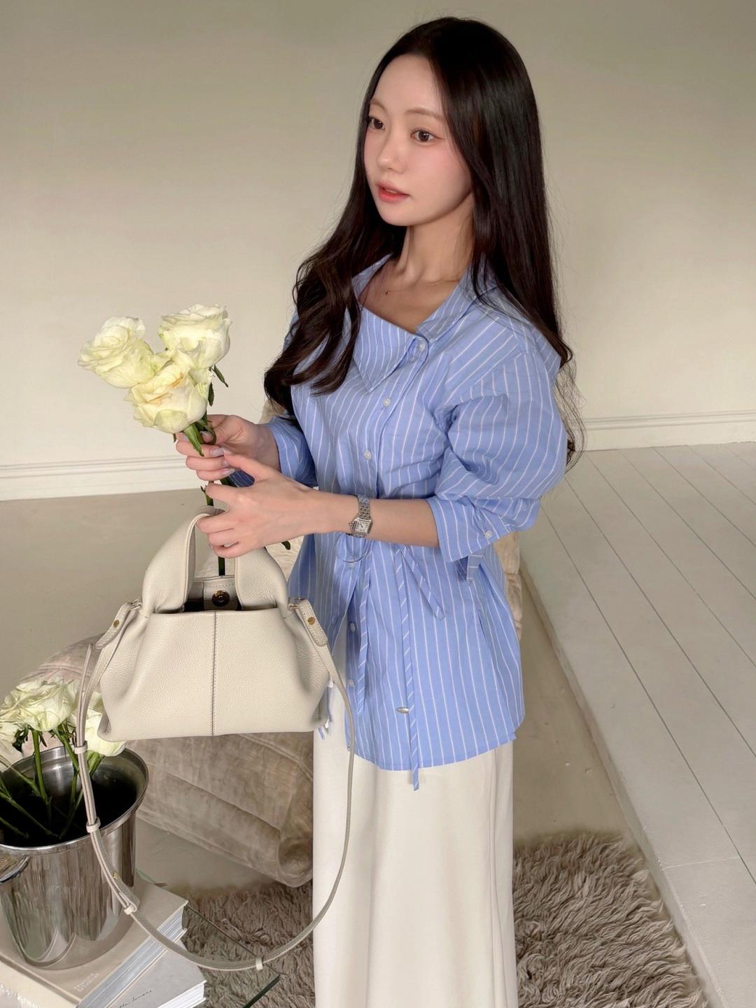 JJ지고트 코튼 언밸런스 칼라 블라우스 (STRIPE BLUE) (GS4P0BL411) | 바바더