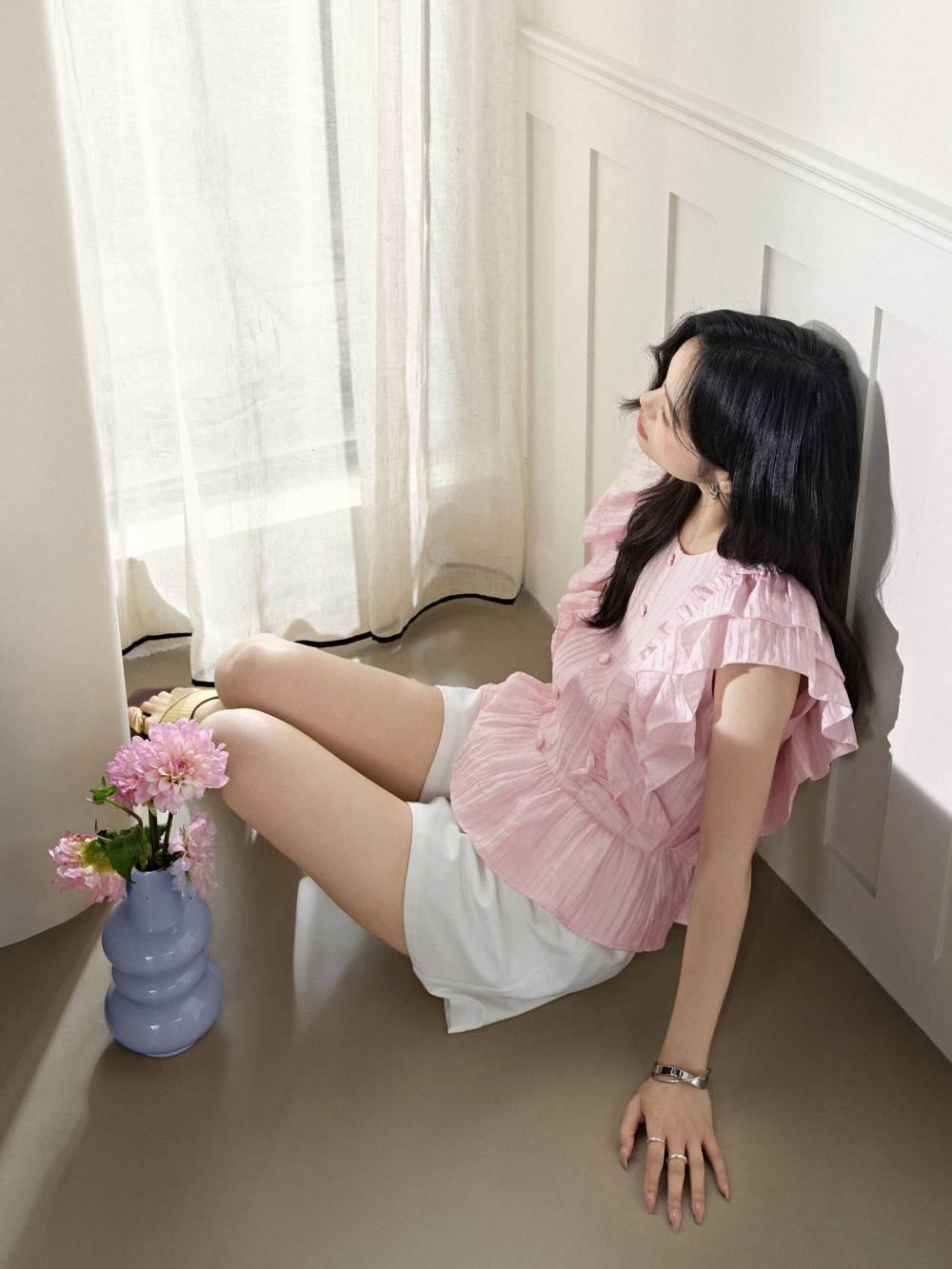 러플 슬리브 블라우스
