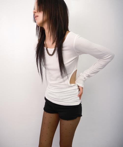 컷아웃 롱 슬리브 티 *아이보리