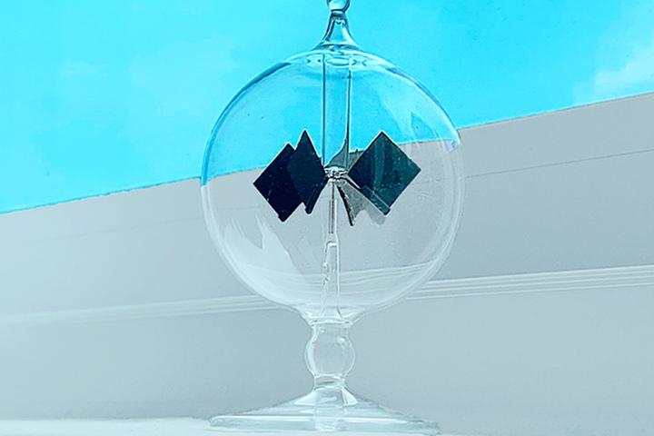 멍때리기 라디오미터 유리 스탠딩모빌