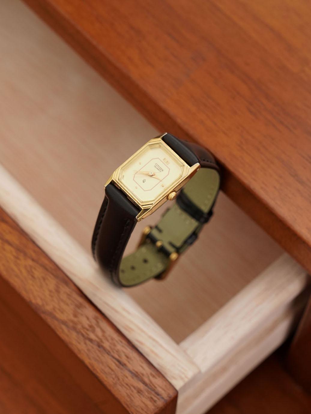 [Citizen] 1985 Square Case Octagon Dial Watch