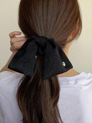 Vintage Mood Cameo Satin Ruffle Scrunchie [Black] 카메오 새틴 러플 스크런치