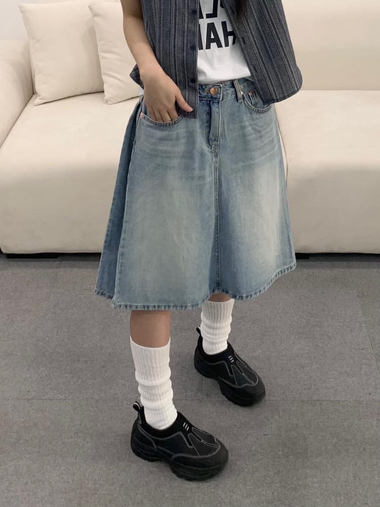 사이드 핀턱 연청 데님 미디 스커트