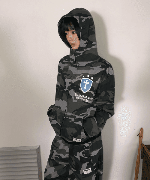 하이넥 블랙 카모 후드집업 (세미오버)