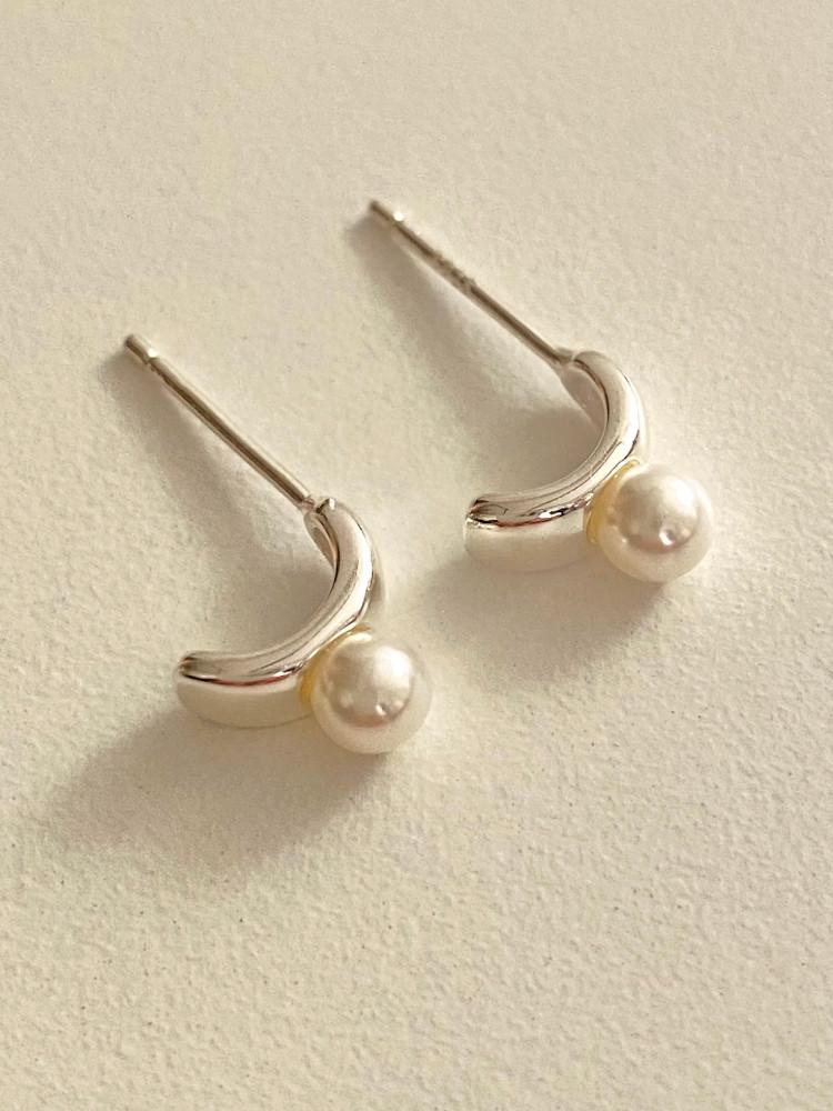 [무배] 실버925 미니 진주 커브 하프 링 귀걸이