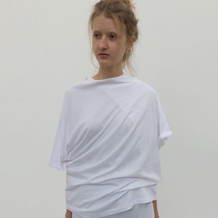 LOGO-EMBROIDERED TEE IN WHITE