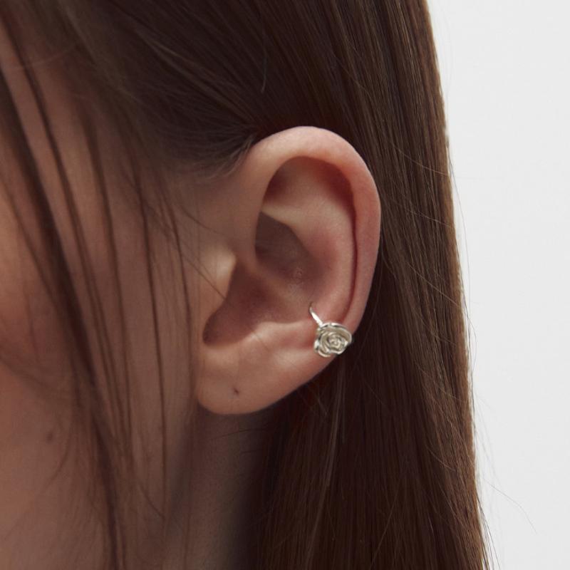 Petit rose earcuff (2 colors)