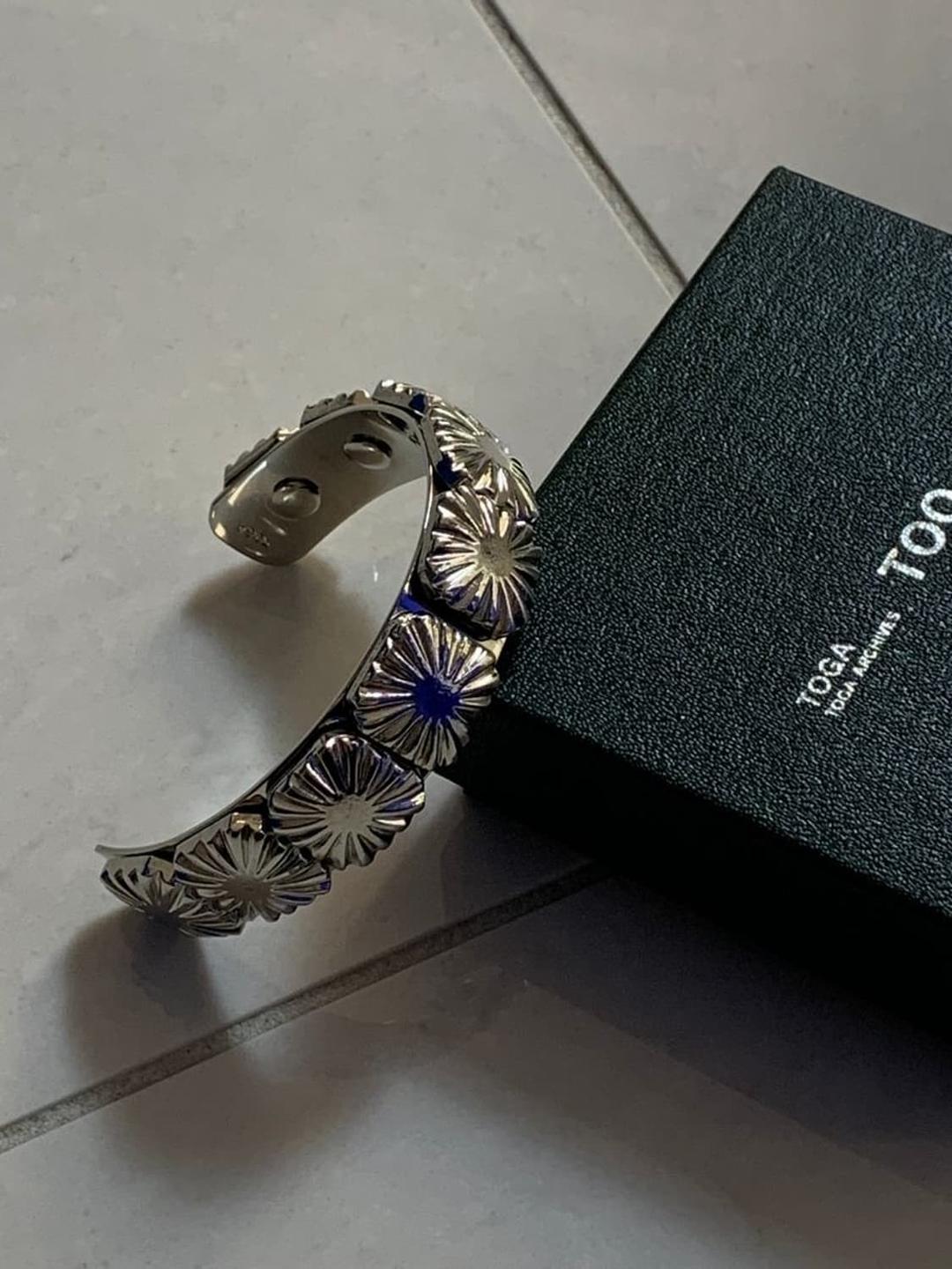CONCHO METAL BANGLE 콘초 메탈 팔찌 | 후루츠패밀리