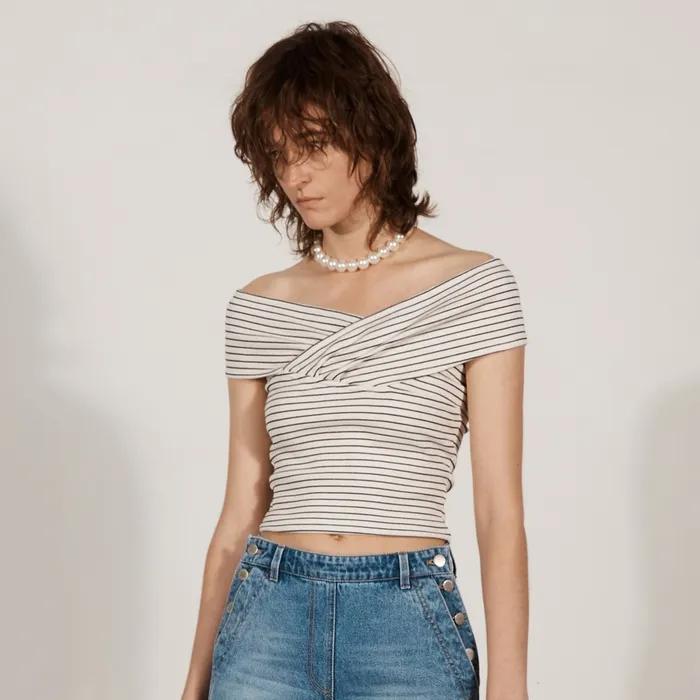 CROSS-OVER OFF-SHOULDER TOP WHITE (S24TO9011WH)