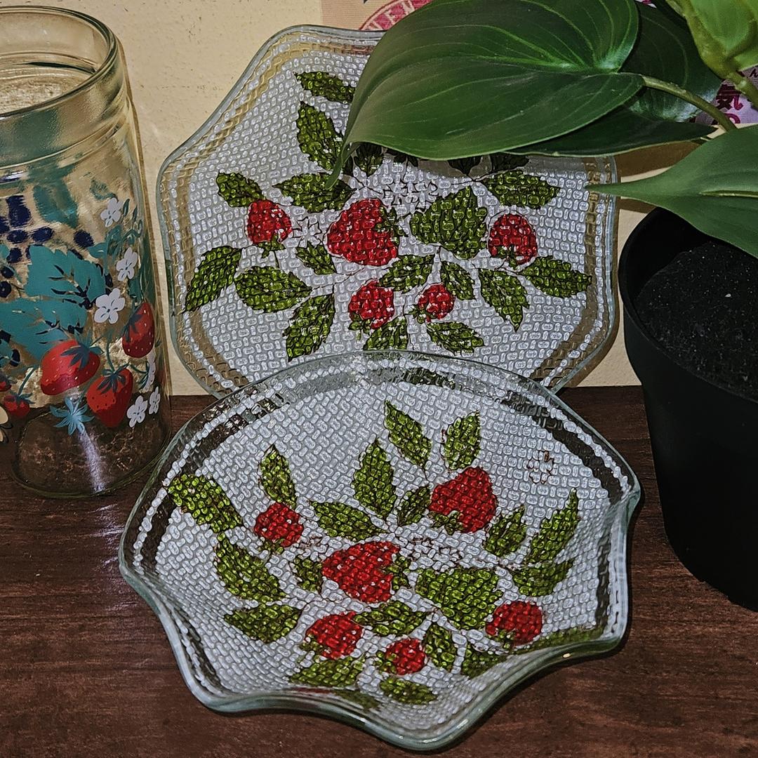 일본 레트로 재생유리 러플 딸기 접시