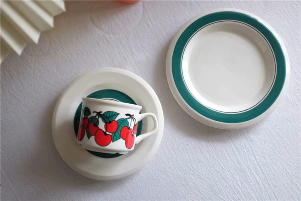 아라비아 스타일 체리 레트로 찻잔 소서 세트